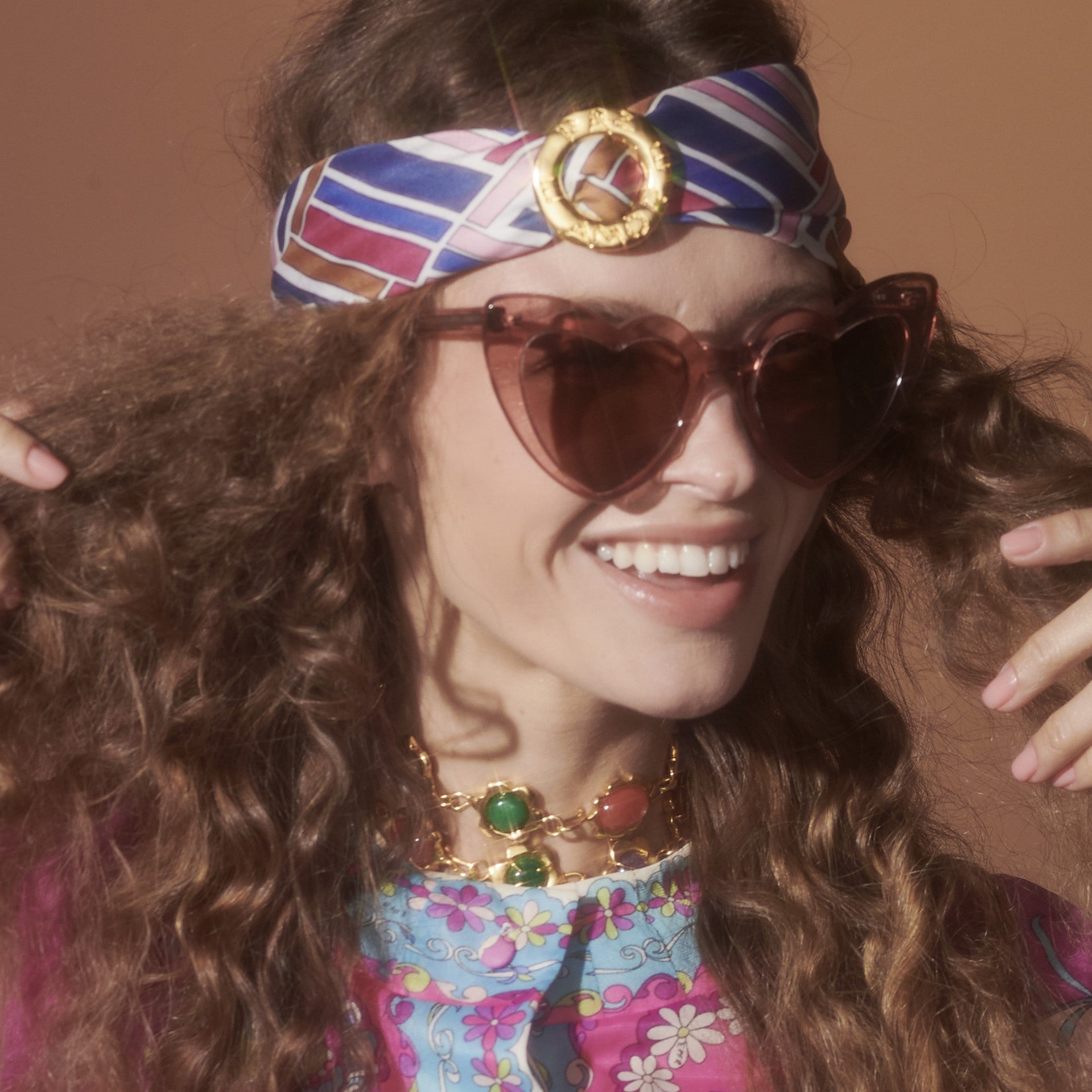 Passador de Lenço Paz e Amor