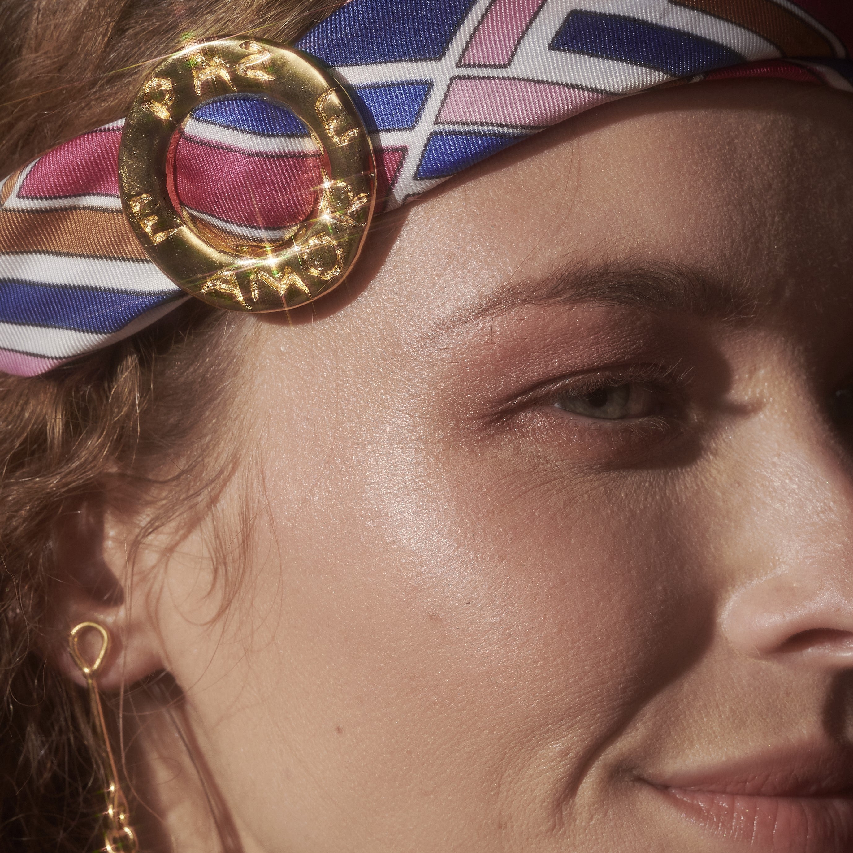 Passador de Lenço Paz e Amor